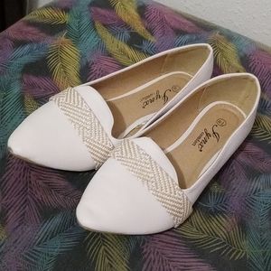 White pointed flats - 6.5